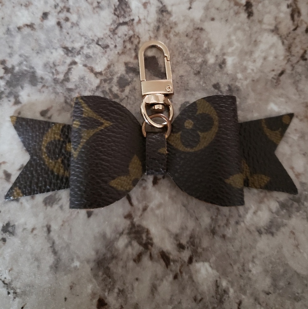 Louis vuitton key chain bow
